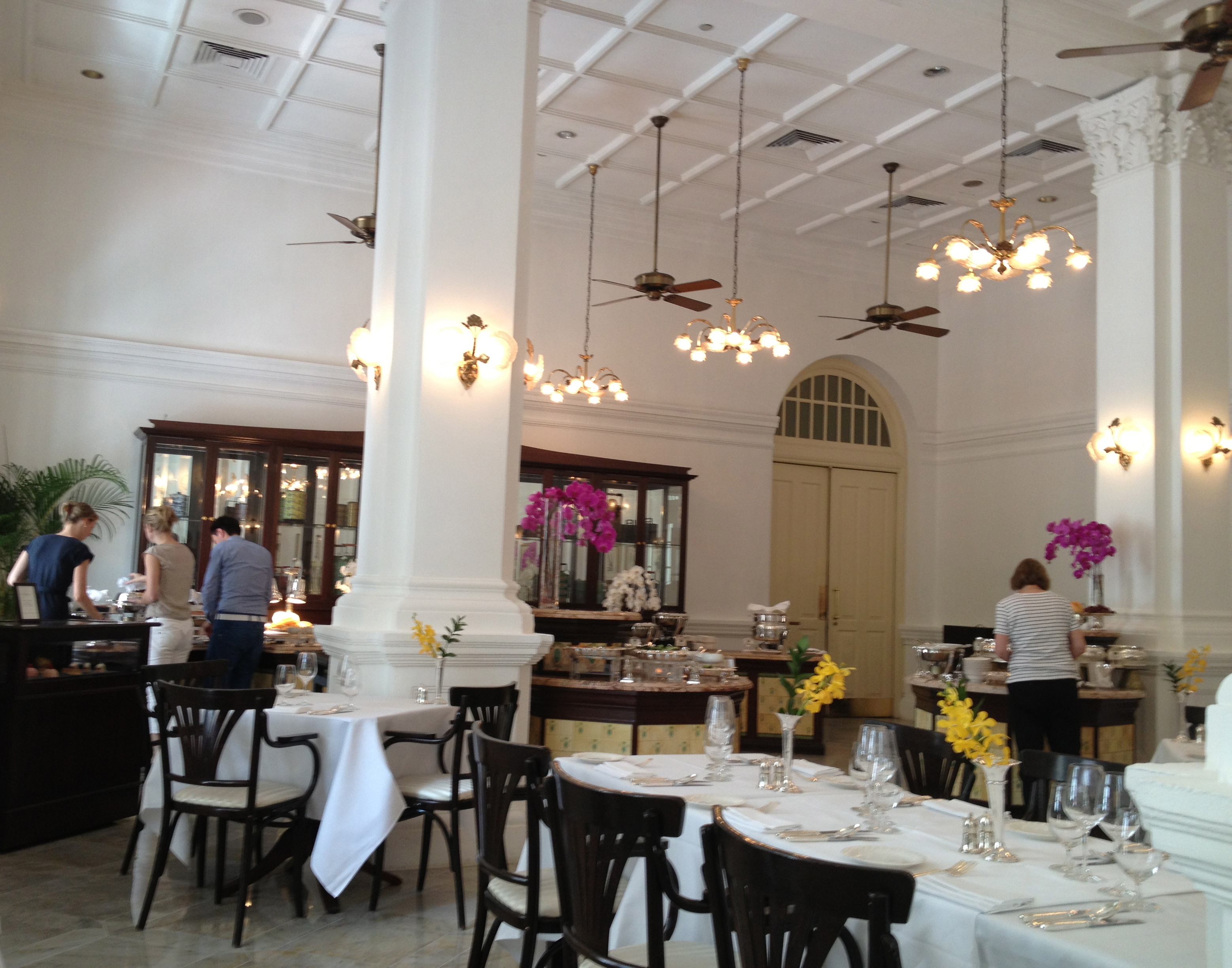 tiffin-room-at-singapore-s-raffles-hotel-winebeing